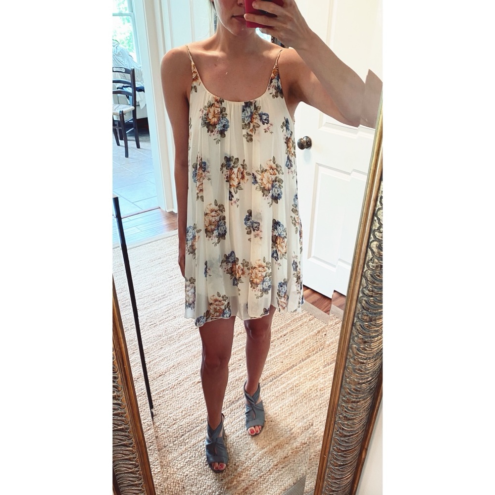 Sundress - Picture 2 of 8